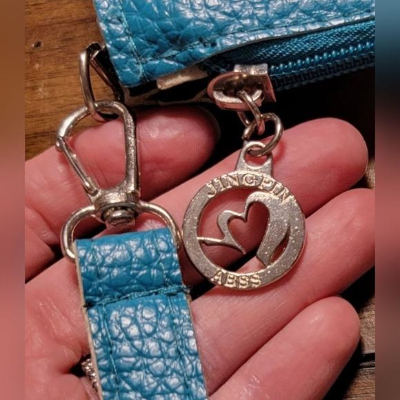 Jingpin Chevron clutch‎ wristlet - Picture 6 of 6